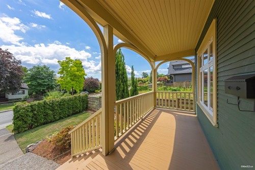 848 6Th Street E, North Vancouver, BC 