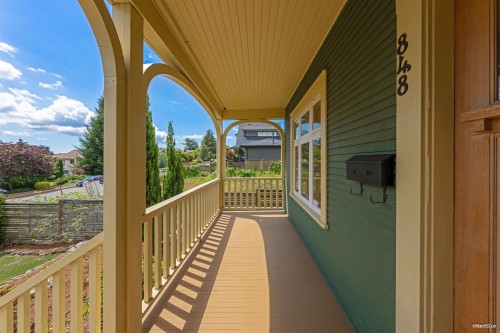 848 6Th Street E, North Vancouver, BC 