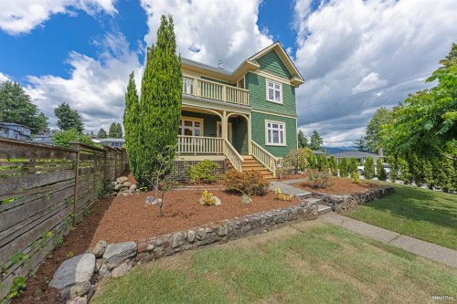 848 6Th Street E, North Vancouver, BC 