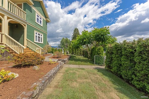 848 6Th Street E, North Vancouver, BC 