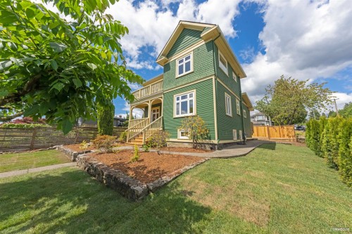 848 6Th Street E, North Vancouver, BC 