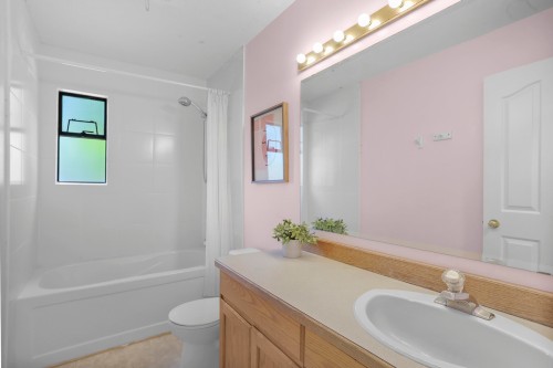 12229 Forest Place, Maple Ridge, BC - Indoor Photo Showing Bathroom