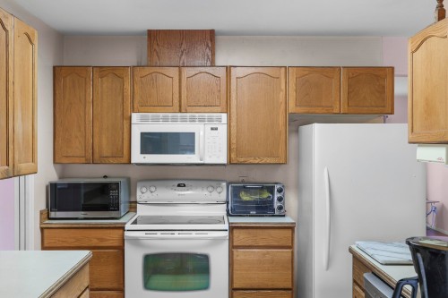 12229 Forest Place, Maple Ridge, BC - Indoor Photo Showing Kitchen