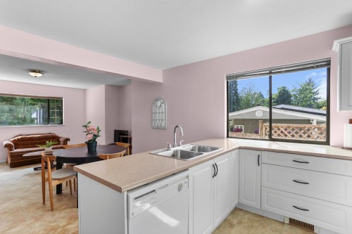 12229 Forest Place, Maple Ridge, BC - Indoor Photo Showing Kitchen With Double Sink