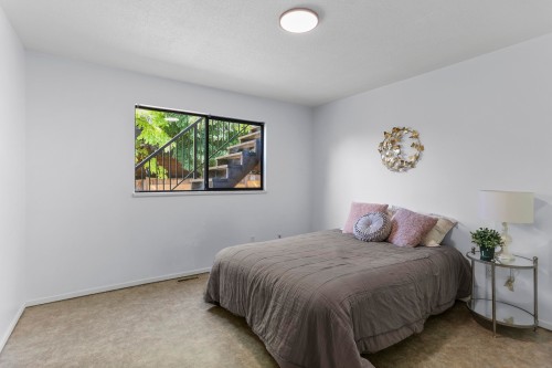 12229 Forest Place, Maple Ridge, BC - Indoor Photo Showing Bedroom