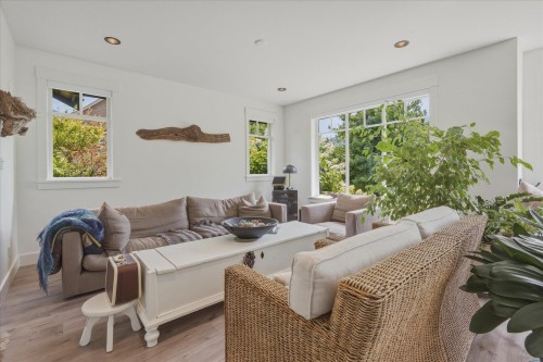 2985 Strangway Place, Squamish, BC - Indoor Photo Showing Living Room