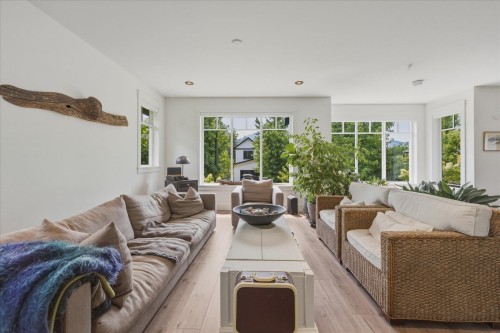 2985 Strangway Place, Squamish, BC - Indoor Photo Showing Living Room