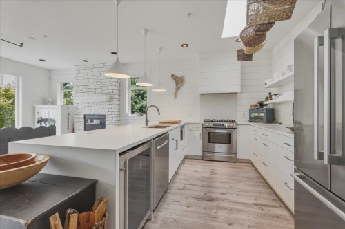 2985 Strangway Place, Squamish, BC - Indoor Photo Showing Kitchen With Stainless Steel Kitchen With Upgraded Kitchen