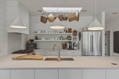 2985 Strangway Place, Squamish, BC - Indoor Photo Showing Kitchen