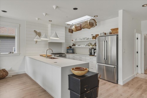 2985 Strangway Place, Squamish, BC - Indoor Photo Showing Kitchen With Stainless Steel Kitchen With Upgraded Kitchen