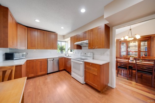 1295 Daimler Street, Coquitlam, BC - Indoor Photo Showing Kitchen