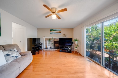 1295 Daimler Street, Coquitlam, BC - Indoor Photo Showing Living Room