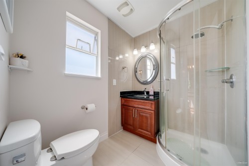1295 Daimler Street, Coquitlam, BC - Indoor Photo Showing Bathroom