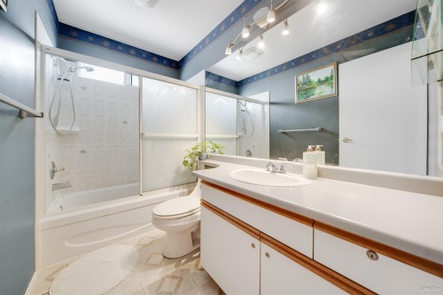 1295 Daimler Street, Coquitlam, BC - Indoor Photo Showing Bathroom