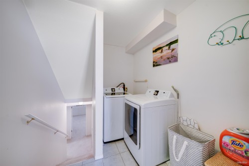 1295 Daimler Street, Coquitlam, BC - Indoor Photo Showing Laundry Room