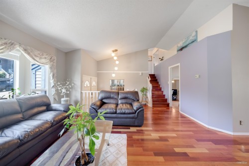 1295 Daimler Street, Coquitlam, BC - Indoor Photo Showing Living Room