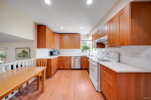 1295 Daimler Street, Coquitlam, BC - Indoor Photo Showing Kitchen