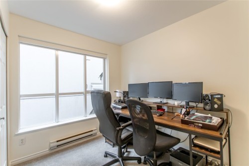 204-155 3Rd Street E, North Vancouver, BC - Indoor Photo Showing Office