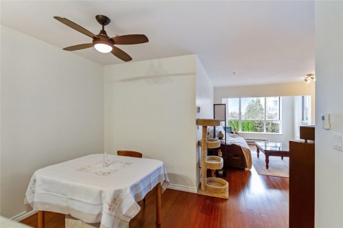 204-155 3Rd Street E, North Vancouver, BC - Indoor Photo Showing Bedroom