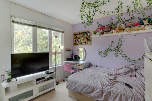 403-106 Kings Road W, North Vancouver, BC - Indoor Photo Showing Bedroom