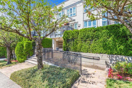 403-106 Kings Road W, North Vancouver, BC - Outdoor