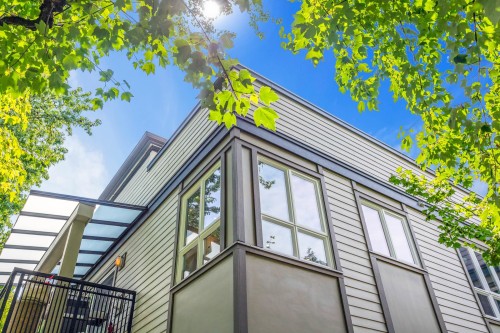403-106 Kings Road W, North Vancouver, BC - Outdoor