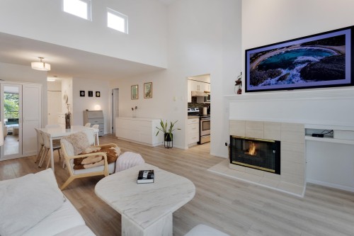 403-106 Kings Road W, North Vancouver, BC - Indoor Photo Showing Living Room With Fireplace