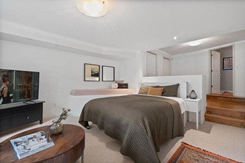 116 Parkside Drive, Port Moody, BC - Indoor Photo Showing Bedroom