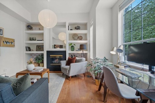 116 Parkside Drive, Port Moody, BC - Indoor With Fireplace
