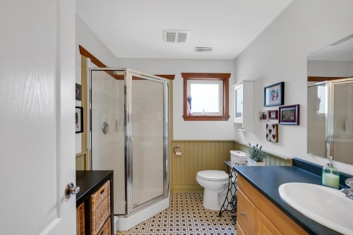 1985 Highway 99, Pemberton, BC - Indoor Photo Showing Bathroom
