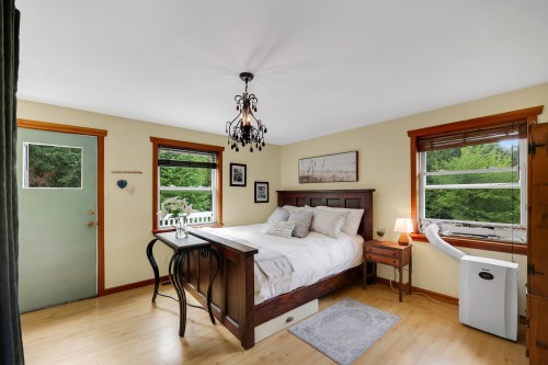1985 Highway 99, Pemberton, BC - Indoor Photo Showing Bedroom