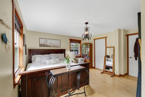 1985 Highway 99, Pemberton, BC - Indoor Photo Showing Bedroom