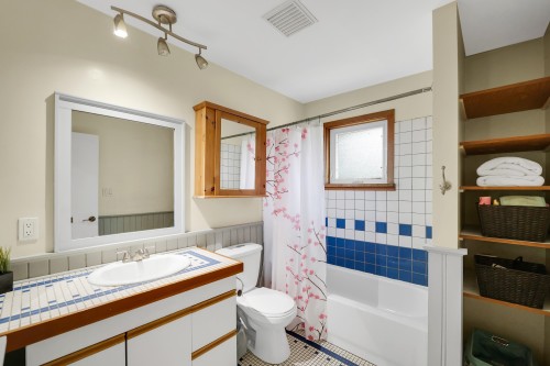 1985 Highway 99, Pemberton, BC - Indoor Photo Showing Bathroom