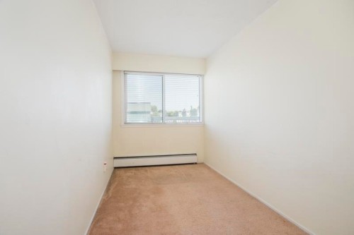 202-8040 Ryan Road, Richmond, BC - Indoor Photo Showing Other Room
