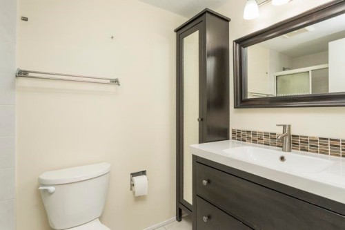 202-8040 Ryan Road, Richmond, BC - Indoor Photo Showing Bathroom