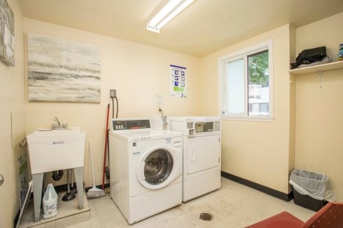 202-8040 Ryan Road, Richmond, BC - Indoor Photo Showing Laundry Room