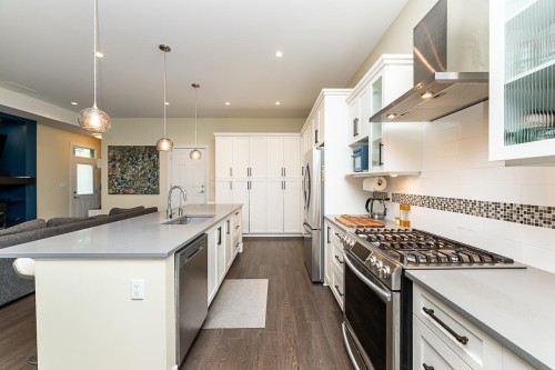 1461 Dayton Street, Coquitlam, BC - Indoor Photo Showing Kitchen With Upgraded Kitchen