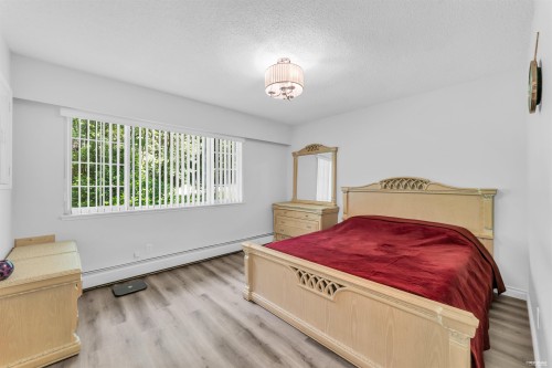 27810 110 Avenue, Maple Ridge, BC - Indoor Photo Showing Bedroom