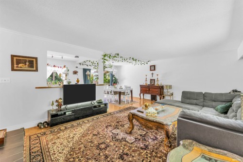 27810 110 Avenue, Maple Ridge, BC - Indoor Photo Showing Living Room