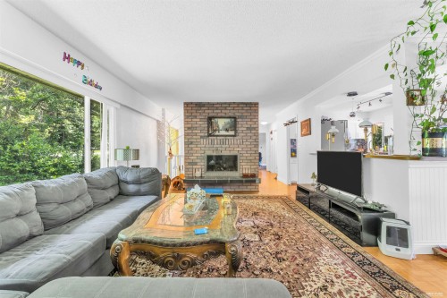 27810 110 Avenue, Maple Ridge, BC - Indoor Photo Showing Living Room With Fireplace