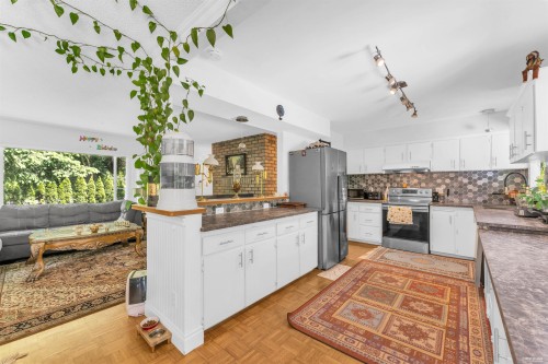 27810 110 Avenue, Maple Ridge, BC - Indoor Photo Showing Kitchen