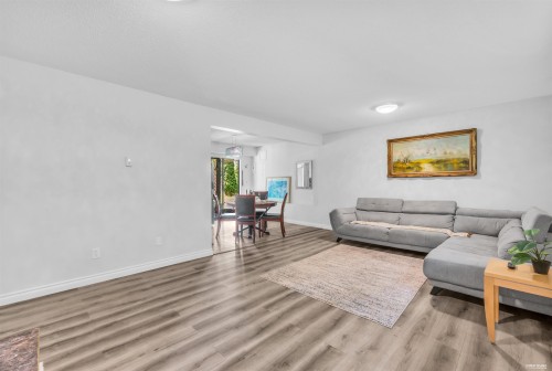 27810 110 Avenue, Maple Ridge, BC - Indoor Photo Showing Living Room
