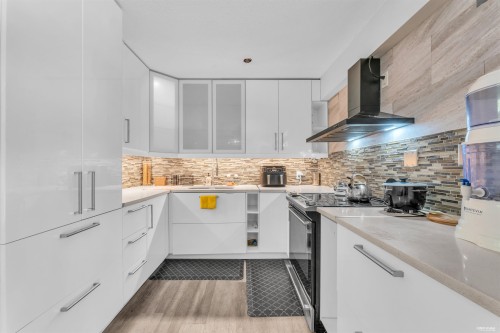 27810 110 Avenue, Maple Ridge, BC - Indoor Photo Showing Kitchen With Upgraded Kitchen
