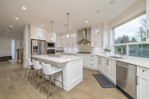 1025 Ranch Park Way, Coquitlam, BC - Indoor Photo Showing Kitchen With Double Sink With Upgraded Kitchen