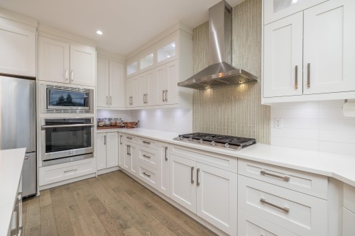 1025 Ranch Park Way, Coquitlam, BC - Indoor Photo Showing Kitchen With Upgraded Kitchen