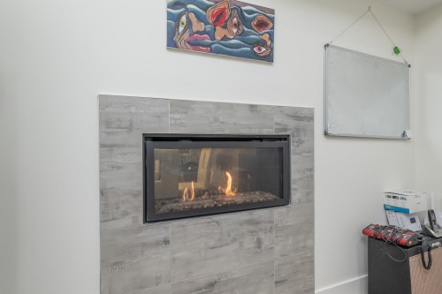 1025 Ranch Park Way, Coquitlam, BC - Indoor Photo Showing Living Room With Fireplace