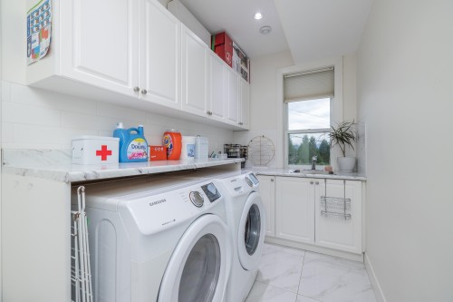 1025 Ranch Park Way, Coquitlam, BC - Indoor Photo Showing Laundry Room