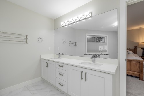 1025 Ranch Park Way, Coquitlam, BC - Indoor Photo Showing Bathroom