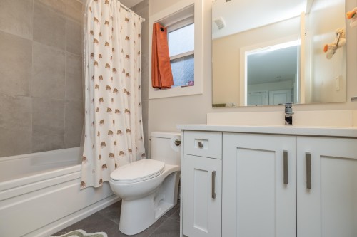 1025 Ranch Park Way, Coquitlam, BC - Indoor Photo Showing Bathroom