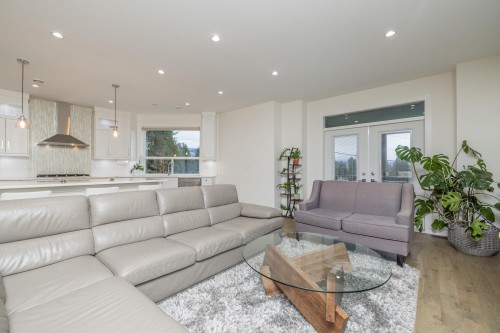 1025 Ranch Park Way, Coquitlam, BC - Indoor Photo Showing Living Room